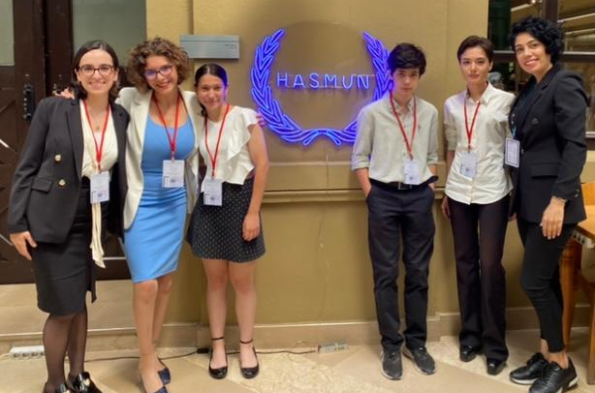 MUN KULÜBÜ ÖĞRENCİLERİMİZİN HASMUN’ 22 DEKİ BÜYÜK BAŞARISI!
